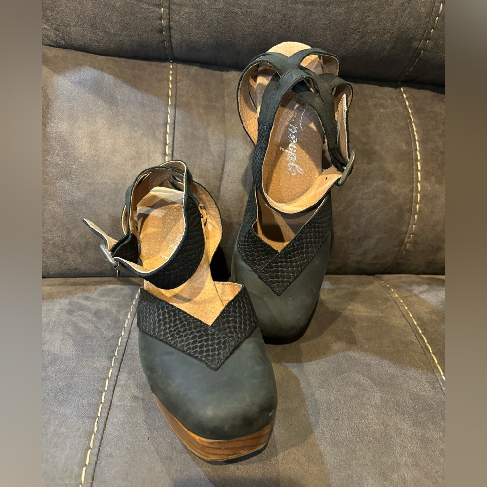 Free People Women's Size 38 Black Leather Snake Embossed Clogs